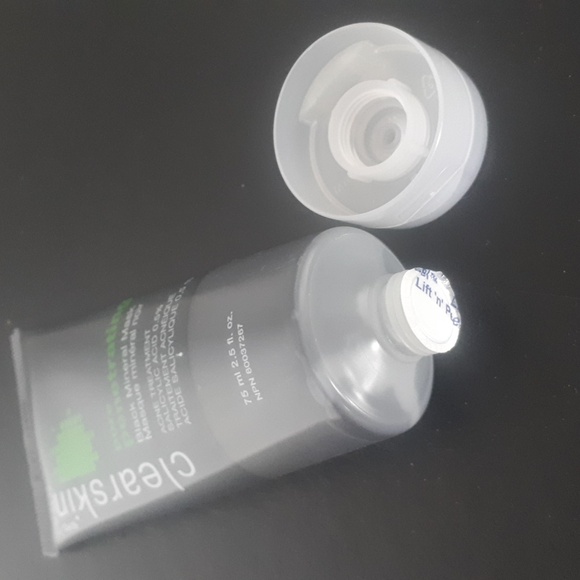 FREE with 20$ purchase - Pore penetrating Black mineral mask Avon Clearskin - Picture 5 of 6